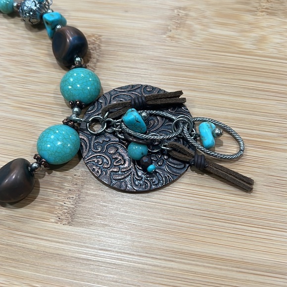 Beautiful Green Turquoise Spring Necklace - Picture 3 of 4